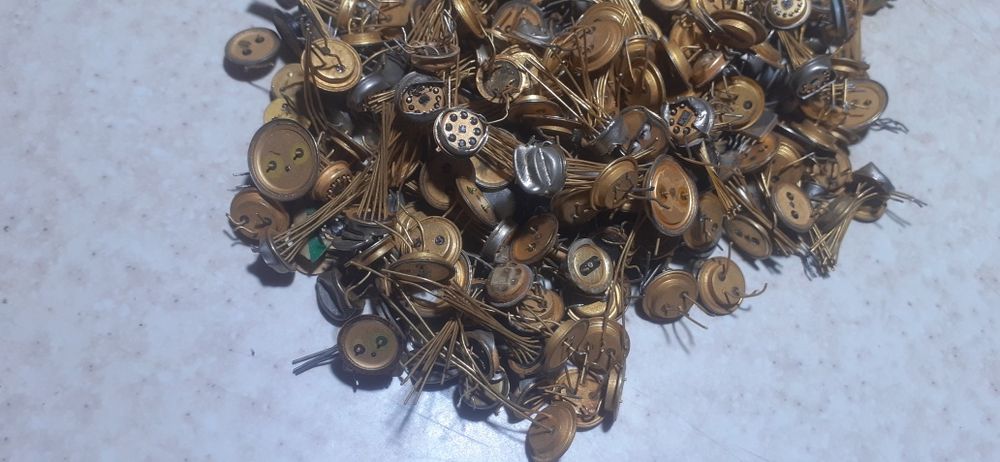 Продам такой матерьял транзисторы,микросхемы пишите будем договариватс