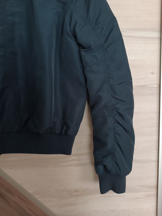 Granatowa kurtka Bomberka Stradivarius S