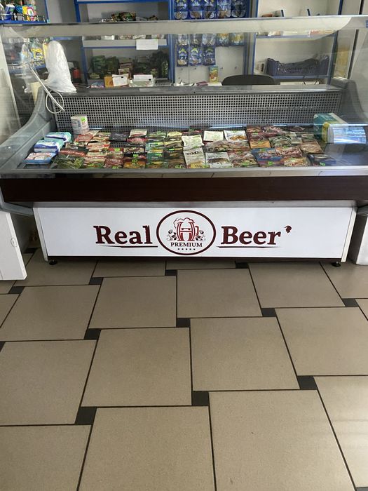 Срочно продам холодильные витрины цена договорная. Торг уместен