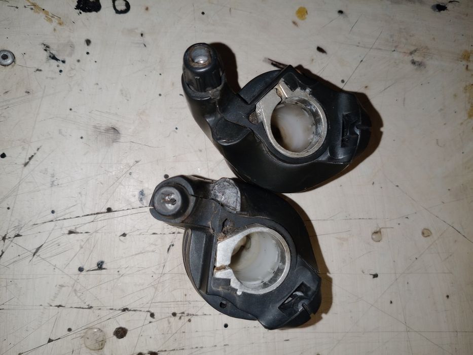 5€ 2 manetes de travão e manípulos de mudanças