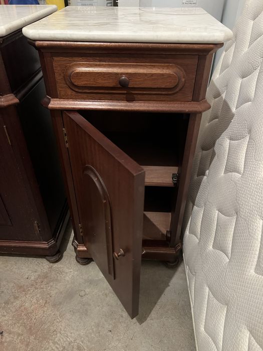 Mesas de cabeceira antiga