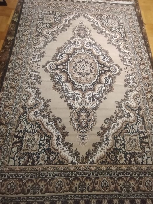 Килим зелений , бежевий