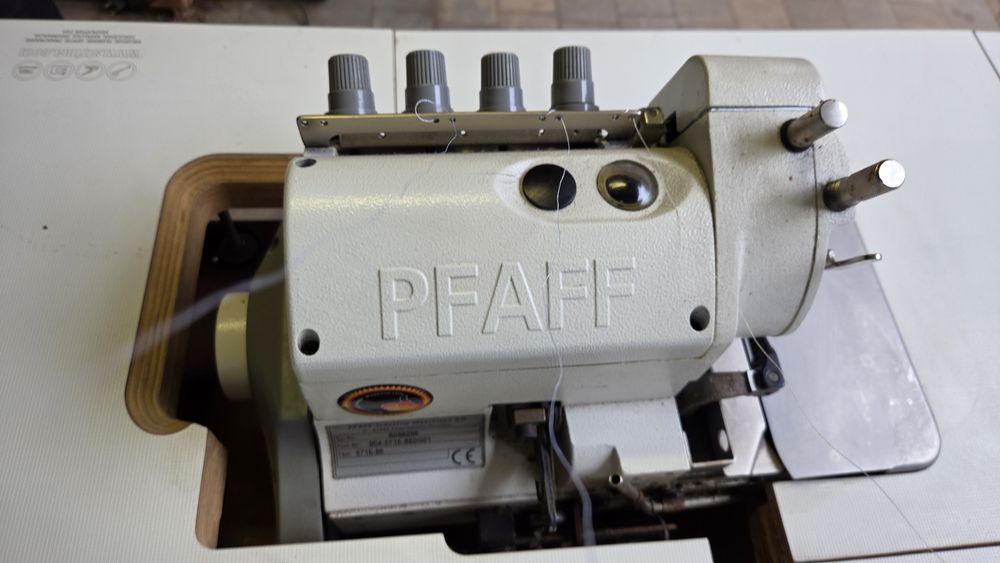 Overlock przemysłowy Pfaff
