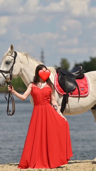 червона сукня в пол