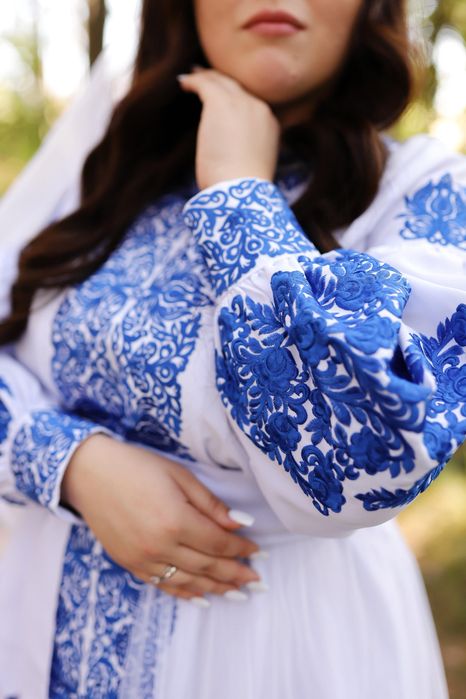 Сукня вишита + шлейф