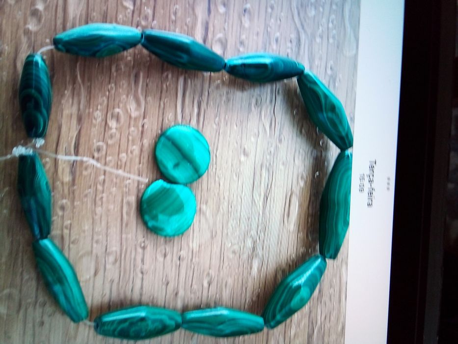 Vendo 13 peças de malaquites para fazer um colar e brincos  emcastrar
