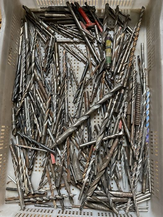 Wiertła różne używane  - duża skrzynka