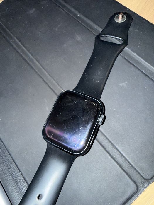 iPad Air 2 i Apple Watch series 8 45mm dodatki