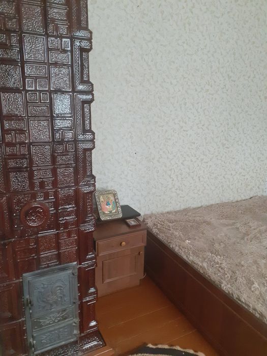 Продам будинок в центрі Неполоківців