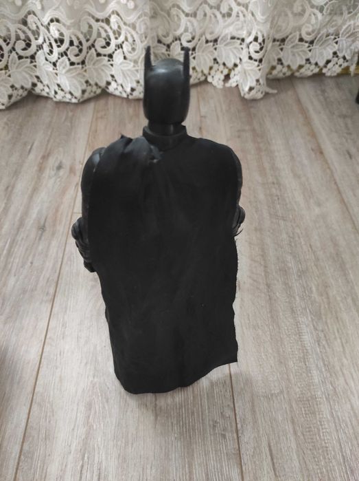 Продам  фігурку бетмена 30 см