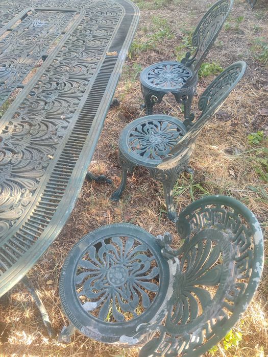 Mesa e seis cadeiras