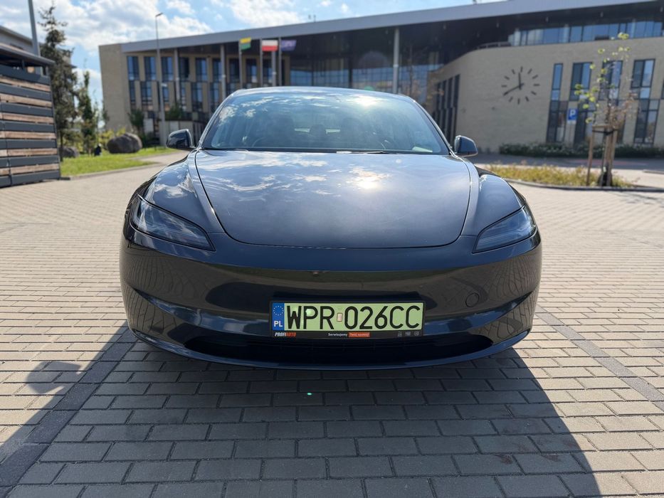 Tesla Model 3 Tesla Model 3-Dual Motor