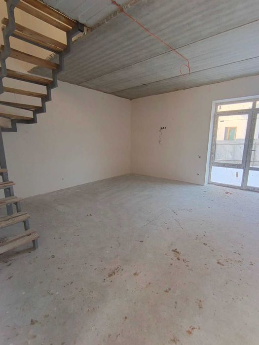 Продається таунхаус з терасою на Старому Місті 2154