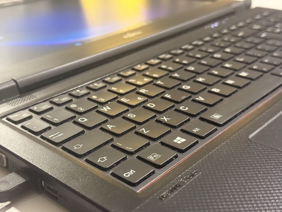 Laptop Fujitsu Lifebook E5511 i5 SSD M.2 Windows 11 26H2