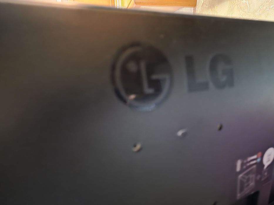 Vendo TV LG muito pouco usada  32 cms.Ideal para quarto de criança.