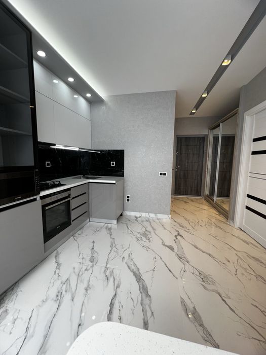 Однокімнатна квартира з ремонтом в обжитій новобудові! ЦЕНТР