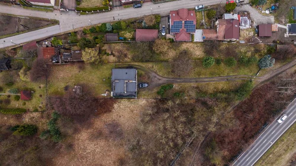 Sprzedam działkę z domem