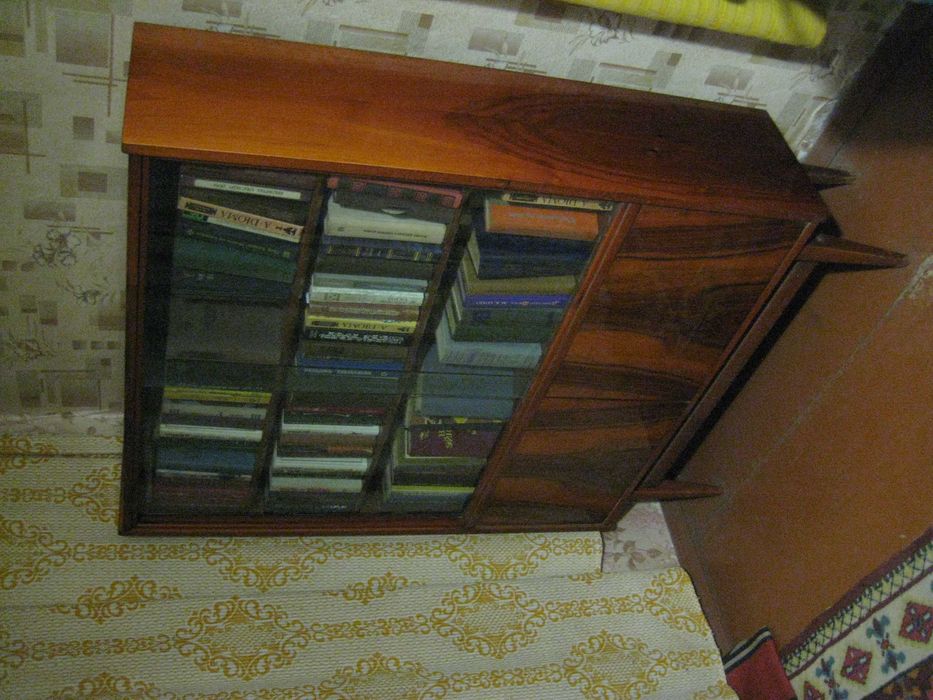 Дер-ный книжный шкаф из меб. гарнитура + КНИГИ. Румыния ,60-е г. ХХ в.