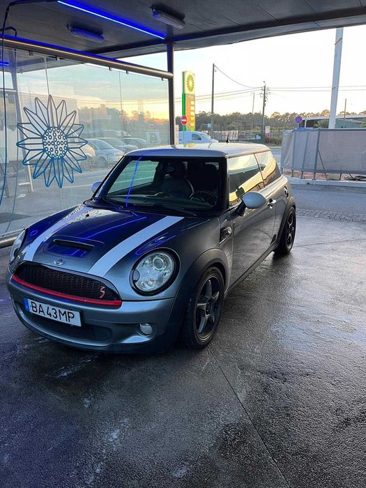Mini Cooper S R56 com pacote Divertimento incluído