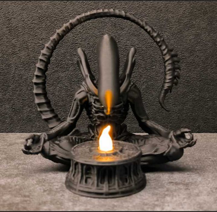 Фігурка «Alien медитує» / Підсвічник / Декор/чужий, чужой/статуетка