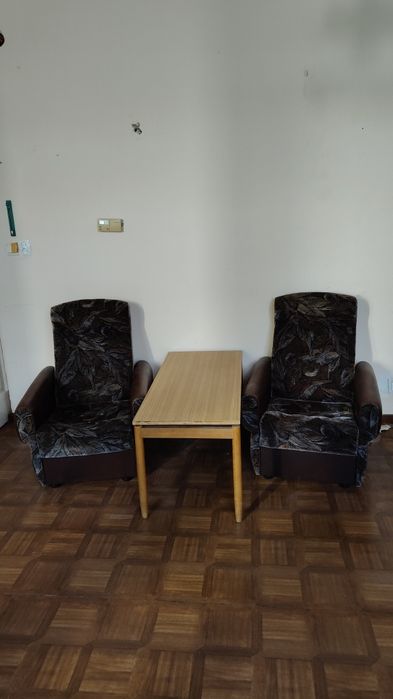 Dwa fotele + stolik