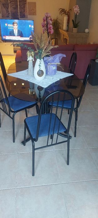 Mesa e 6 cadeiras