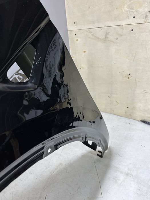 Ліве крило Tesla Model Y