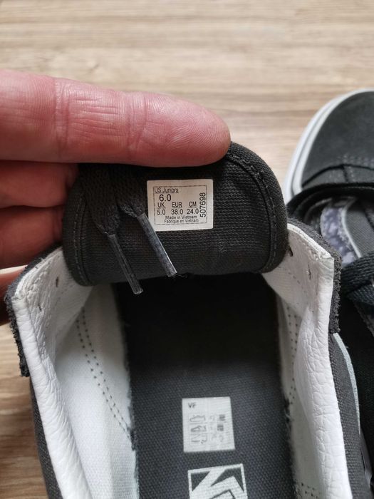 Продам кеди Vans 38 розміру.