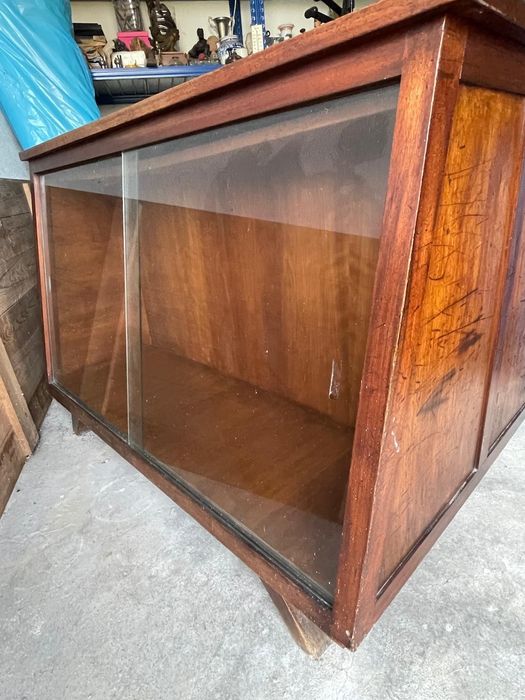 Balcão antigo de loja