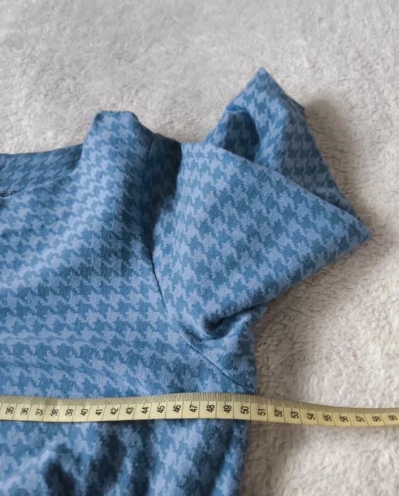 Niebieska sukienka w pepitkę