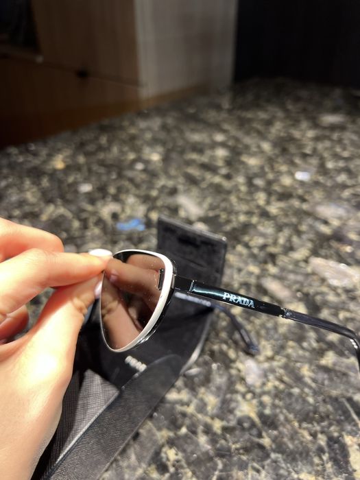 Сонцезахисні окуляри Prada