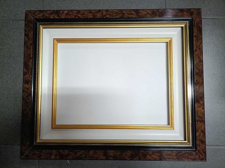 Molduras antigas em madeira