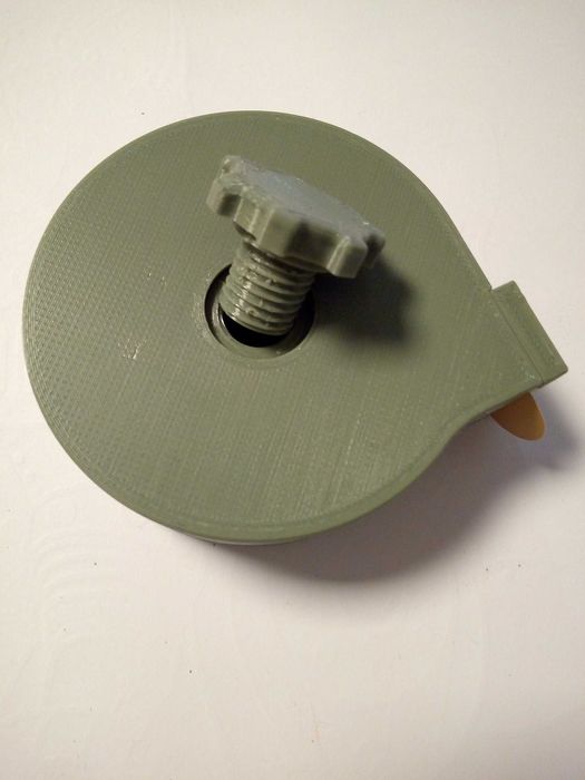 Dyspenser do taśmy na naklejki strzeleckie