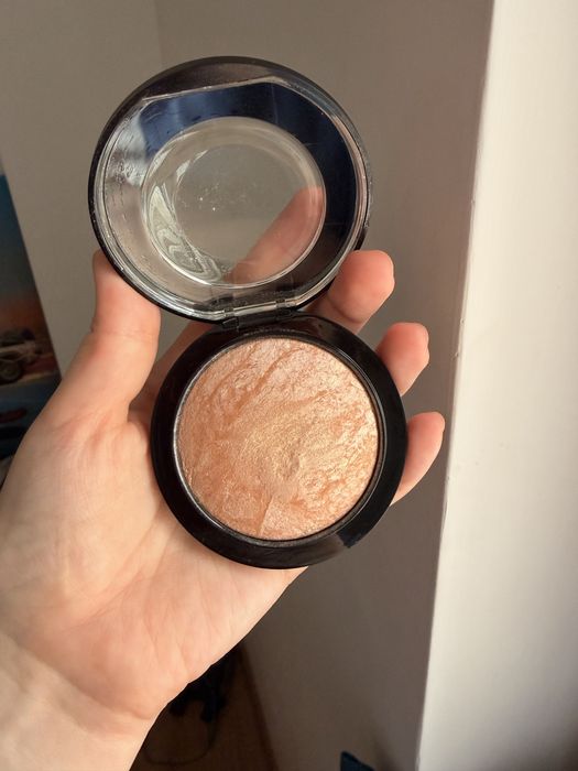 Хайлайтер MAC, відтінок Soft and gentle