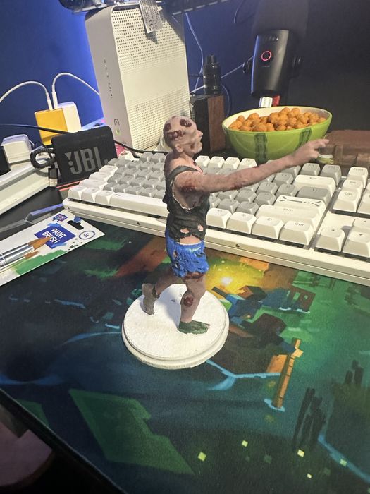Figurka recznie malowana na wzór postaci z dying light