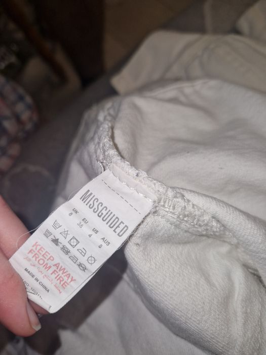 biala oversize kurtka jeansowa