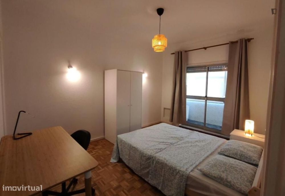 Quarto - localizado em Massarelos Porto