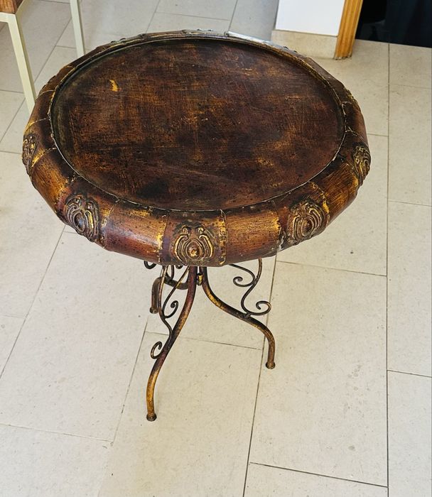 Mesa de apoio em metal