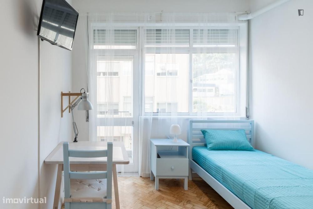 Quarto - localizado em Paranhos Porto