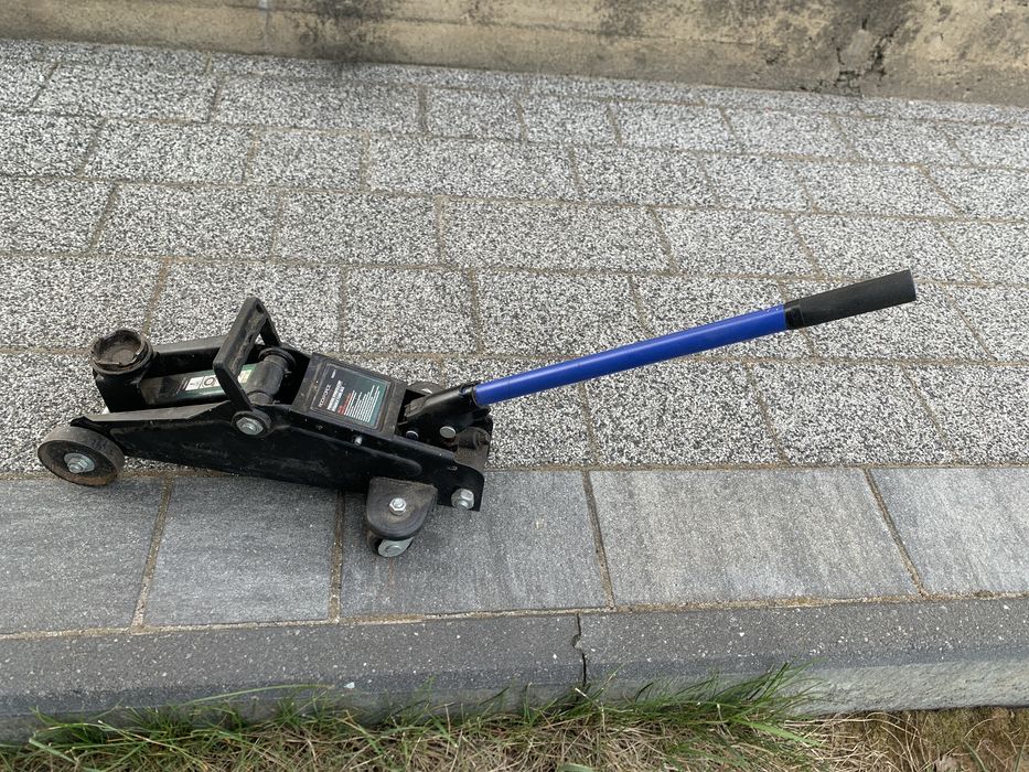 Hydrauliczny podnośnik samochodowy