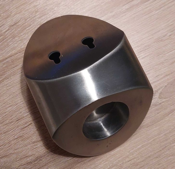 Metalowy kinkiet na t-light, stal szczotkowana