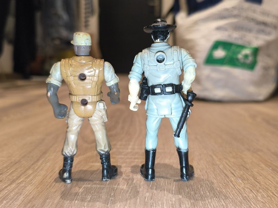 Zabytkowe 2 Figurki Żołnierzy/Zestaw/Wysokość 10 cm i 9 cm