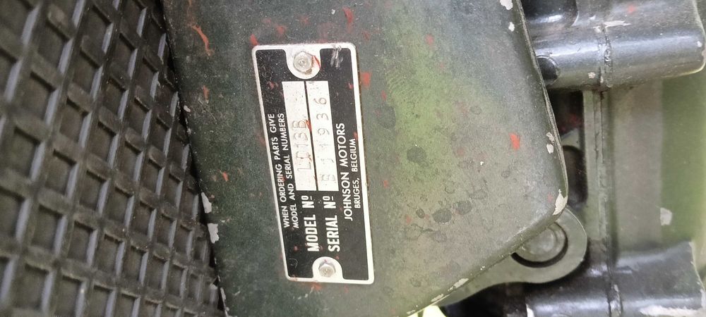 Łódka z przyczepką i silnikiem spalinowym