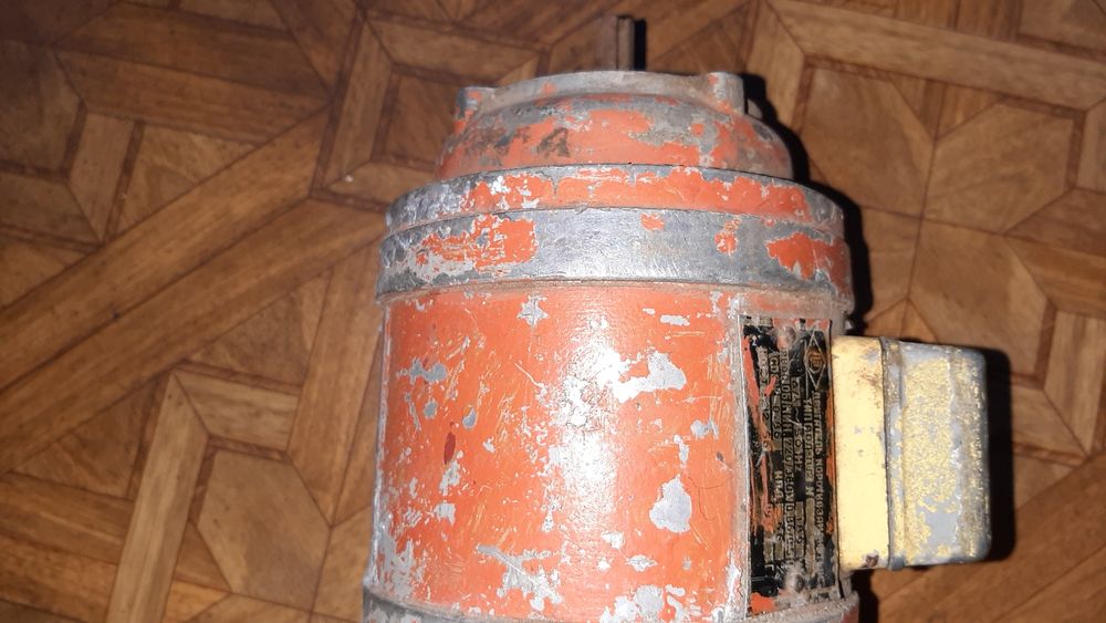 Продам мотор 220/380 Вт