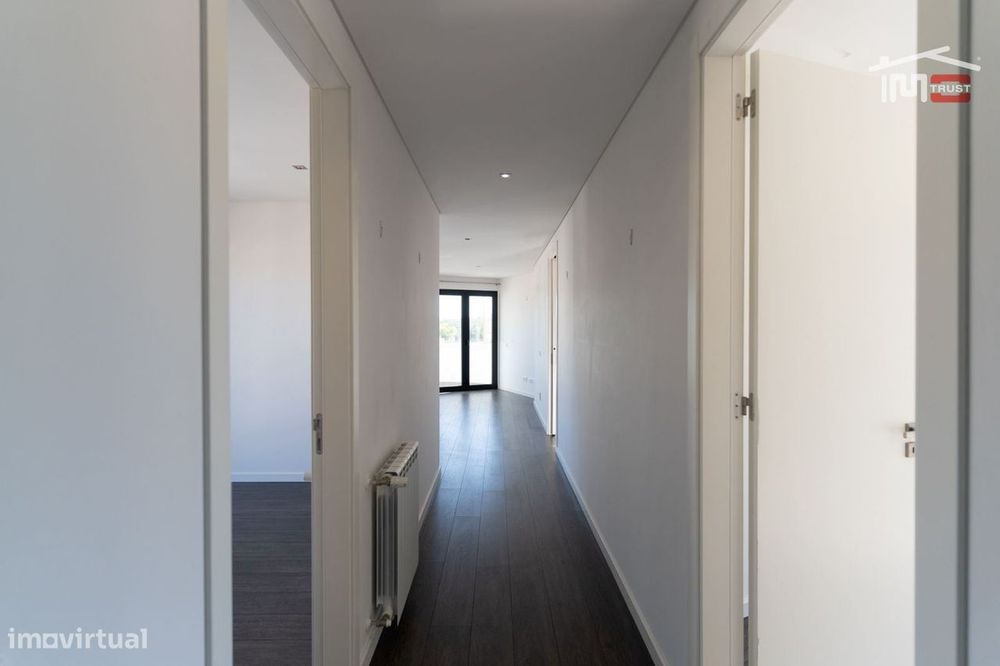 Apartamento T2 Com Cozinha Equipada  Como Novo Com Elevador E Garag...