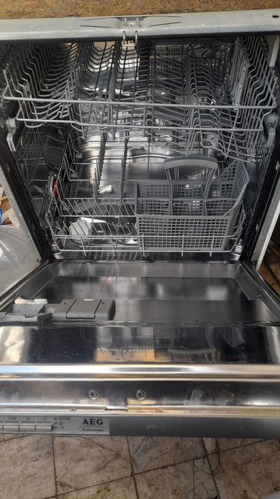 maquina de lavar loiço AEG de encastre em perfeitas condições