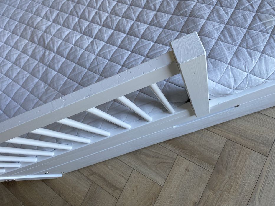 Drewniane łóżko dziecięce Beddy 70x140 materac akcesoria