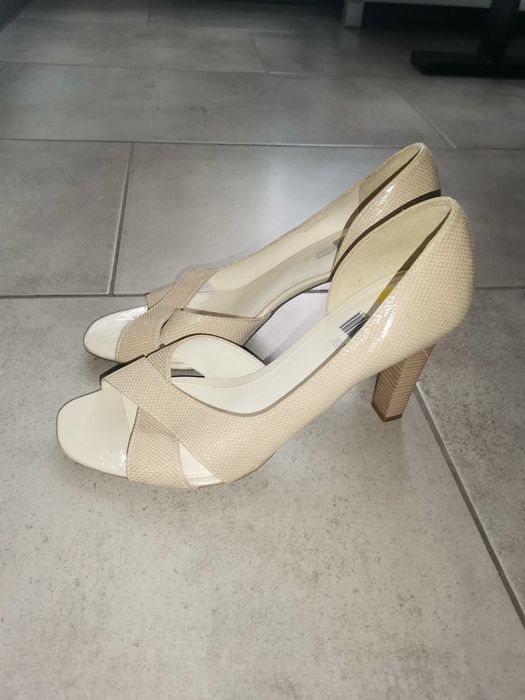 Czółenka beżowe Geox