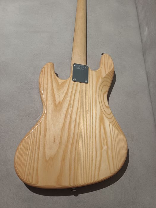 Gitara basowa Vintage VJ75