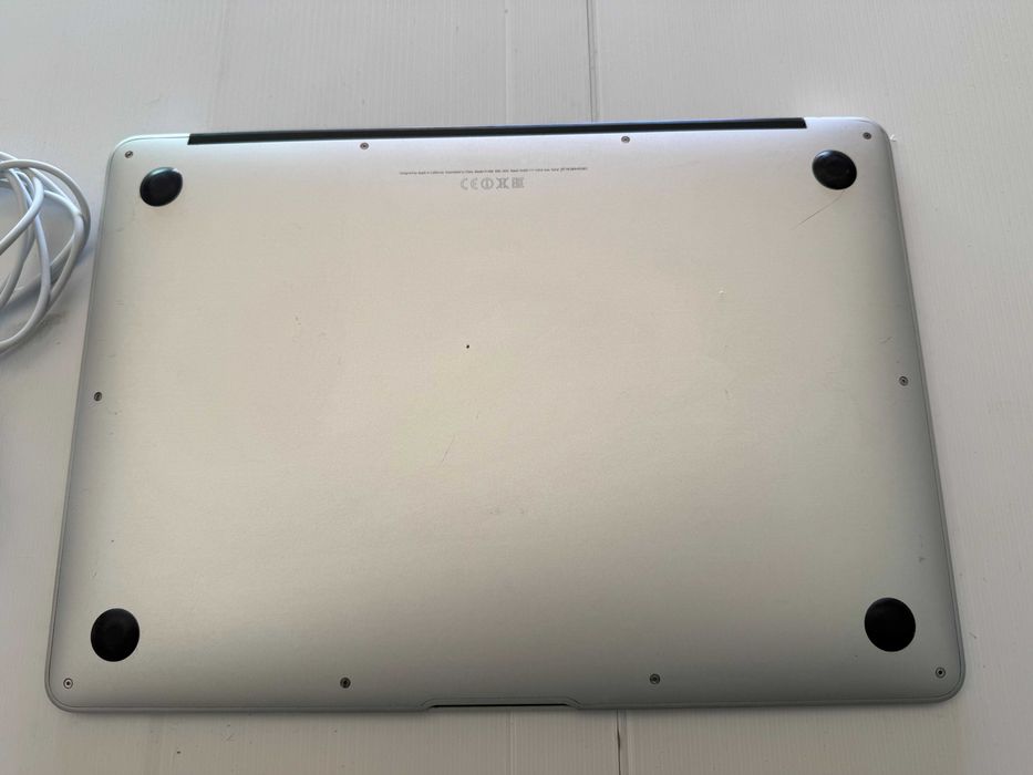 MacBook Air 13"  - Model A1466